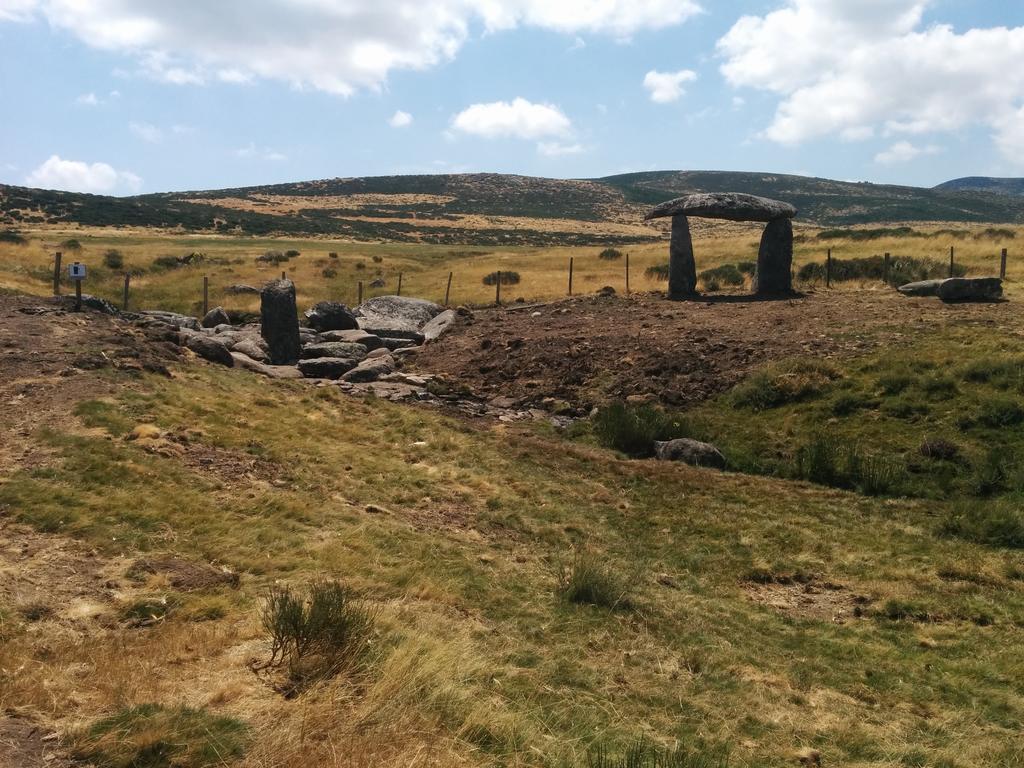 فندق Hostal Refugio De Gredos نافاريدوندا دي غريدوس المظهر الخارجي الصورة